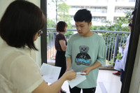 Những hình ảnh nghiêm ngặt trong phòng thi tốt nghiệp THPT 2023