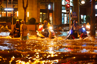 Nút giao Lý Thường Kiệt - Phan Bội Châu biến thành ‘sông’ sau trận mưa lớn