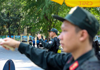 Lực lượng Công an căng mình dưới nắng nóng gần 50 độ C đảm bảo an toàn tuyệt đối kỳ họp Quốc hội 