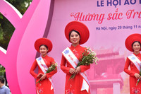 Phụ nữ Thủ đô thướt tha trong trang phục áo dài 