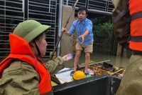 Điểm tựa của người dân vùng lũ