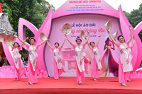 Phụ nữ Thủ đô thướt tha trong trang phục áo dài 