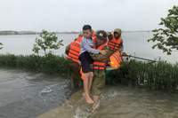 Điểm tựa của người dân vùng lũ