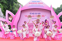 Phụ nữ Thủ đô thướt tha trong trang phục áo dài 