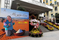 Ngắm 30 tác phẩm về tình mẫu tử của phụ nữ Việt Nam qua triển lãm ảnh 