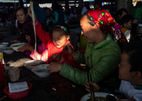 Ngắm 30 tác phẩm về tình mẫu tử của phụ nữ Việt Nam qua triển lãm ảnh 