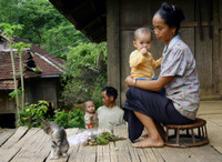 Ngắm 30 tác phẩm về tình mẫu tử của phụ nữ Việt Nam qua triển lãm ảnh 