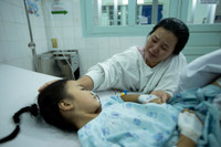 Ngắm 30 tác phẩm về tình mẫu tử của phụ nữ Việt Nam qua triển lãm ảnh 