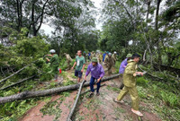 Công an huyện Ba Vì tập trung khắc phục hậu quả cơn bão số 3