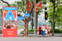 Hà Nội rực rỡ sắc đỏ chào mừng 70 năm ngày Giải phóng Thủ đô