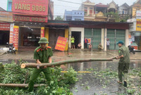 Công an huyện Ba Vì tập trung khắc phục hậu quả cơn bão số 3