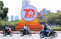 Hà Nội rực rỡ sắc đỏ chào mừng 70 năm ngày Giải phóng Thủ đô