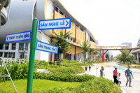 Trẻ em thích thú vui chơi, trải nghiệm tại Cung Thiếu nhi