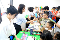 Trẻ em thích thú vui chơi, trải nghiệm tại Cung Thiếu nhi