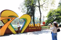 Hà Nội rực rỡ sắc đỏ chào mừng 70 năm ngày Giải phóng Thủ đô