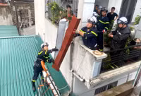 Những hình ảnh xúc động về lực lượng Công an Thủ đô vật lộn với cơn bão Yagi