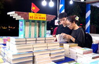 Trải nghiệm Hội sách tại không gian phố đi bộ khu vực hồ Hoàn Kiếm