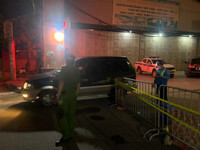 [Ảnh] 'Sắc nắng' trắng đêm bám chốt, ngăn Covid-19 xâm nhập