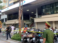 [Ảnh] Phong tỏa tạm thời ngân hàng Vietinbank 25 Lý Thường Kiệt