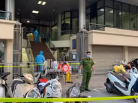 [Ảnh] Phong tỏa tạm thời ngân hàng Vietinbank 25 Lý Thường Kiệt