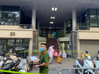 [Ảnh] Phong tỏa tạm thời ngân hàng Vietinbank 25 Lý Thường Kiệt