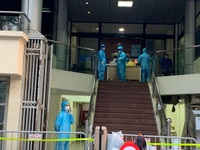 [Ảnh] Phong tỏa tạm thời ngân hàng Vietinbank 25 Lý Thường Kiệt