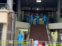 [Ảnh] Phong tỏa tạm thời ngân hàng Vietinbank 25 Lý Thường Kiệt