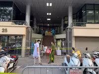 [Ảnh] Phong tỏa tạm thời ngân hàng Vietinbank 25 Lý Thường Kiệt