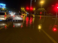 [Ảnh] Hà Nội nhiều tuyến đường ngập sâu, hàng loạt phương tiện mắc kẹt