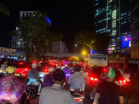 [Ảnh] Hà Nội nhiều tuyến đường ngập sâu, hàng loạt phương tiện mắc kẹt