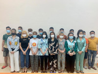 [Ảnh] Cận cảnh quá trình đột kích quán hát cho nhau nghe, bắt quả tang 13 đối tượng 'bay lắc'