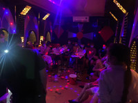 [Ảnh] Cận cảnh quá trình đột kích quán hát cho nhau nghe, bắt quả tang 13 đối tượng 'bay lắc'