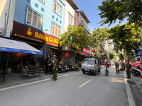 Tuyên truyền, nhắc nhở người dân không lấn chiếm lòng đường, vỉa hè