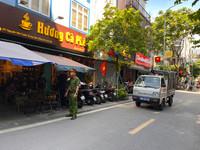 Tuyên truyền, nhắc nhở người dân không lấn chiếm lòng đường, vỉa hè