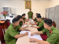 Tuyên truyền, nhắc nhở người dân không lấn chiếm lòng đường, vỉa hè