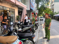 Tuyên truyền, nhắc nhở người dân không lấn chiếm lòng đường, vỉa hè