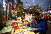 Phố sách xuân Quý Mão rộn ràng ngày mùng 1 Tết