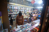 Phố sách xuân Quý Mão rộn ràng ngày mùng 1 Tết