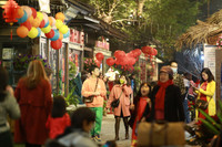 Phố sách xuân Quý Mão rộn ràng ngày mùng 1 Tết