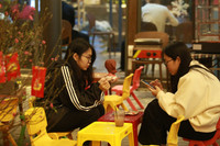 Phố sách xuân Quý Mão rộn ràng ngày mùng 1 Tết