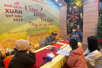 Phố sách xuân Quý Mão rộn ràng ngày mùng 1 Tết