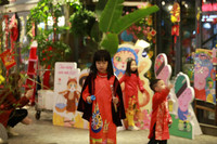 Phố sách xuân Quý Mão rộn ràng ngày mùng 1 Tết