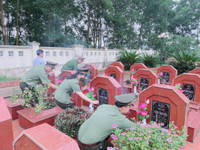 Tuổi trẻ Công an Thủ đô tổ chức dọn dẹp, chỉnh trang, tu sửa mộ liệt sỹ