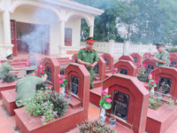 Tuổi trẻ Công an Thủ đô tổ chức dọn dẹp, chỉnh trang, tu sửa mộ liệt sỹ