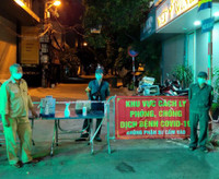 [Ảnh] Xuyên đêm bám chốt phòng dịch, siết chặt địa bàn, xử lý nghiêm trường hợp vi phạm