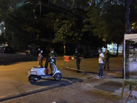 [Ảnh] Xuyên đêm bám chốt phòng dịch, siết chặt địa bàn, xử lý nghiêm trường hợp vi phạm