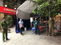 [Ảnh] Xuyên đêm bám chốt phòng dịch, siết chặt địa bàn, xử lý nghiêm trường hợp vi phạm