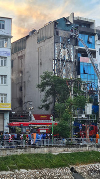 Những hình ảnh trong vụ cháy quán karaoke khiến 3 người lính cứu hỏa hy sinh