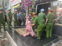 Những hình ảnh trong vụ cháy quán karaoke khiến 3 người lính cứu hỏa hy sinh