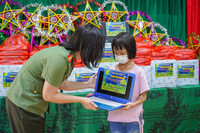 Trung thu sớm với trẻ mồ côi Hà Cầu